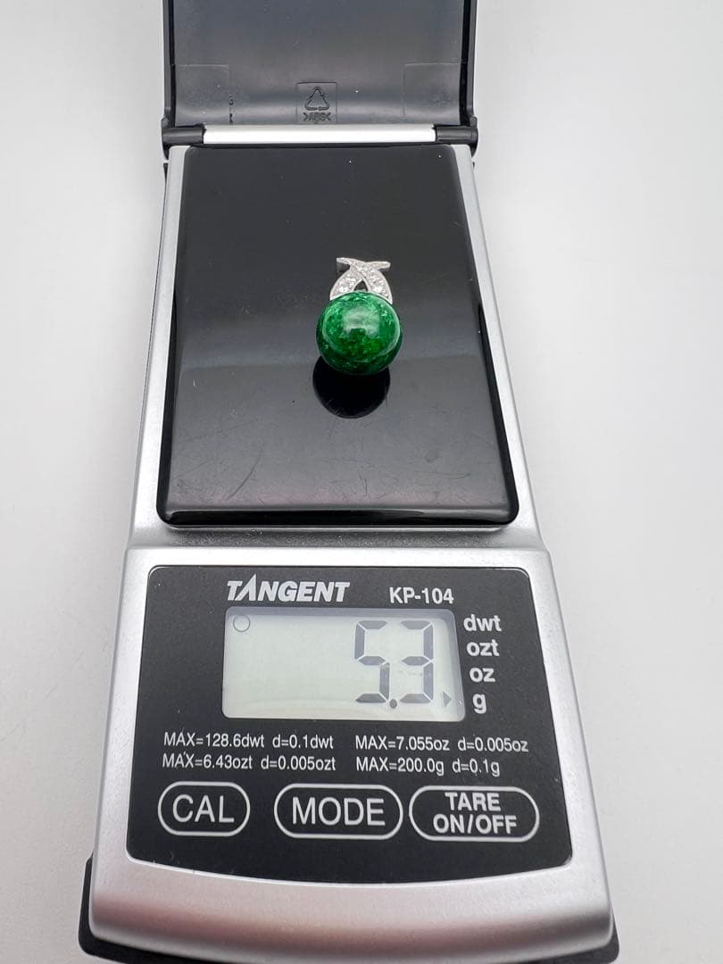 PT900プナチナ　天然翡翠 ペンダント　ダイヤモンド付き