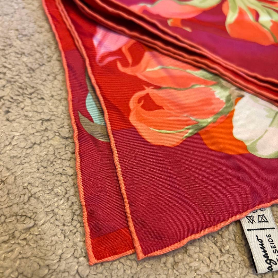 フェラガモ　シルクスカーフ 美品