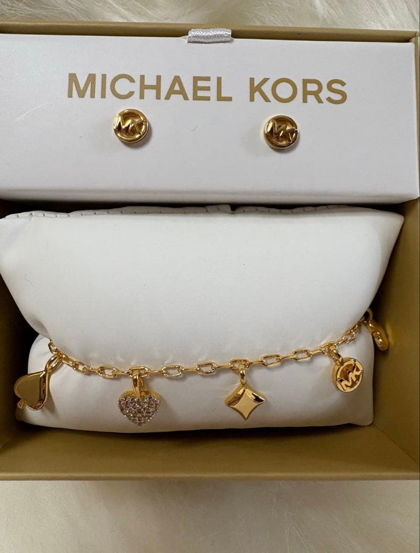 MICHAEL KORS ゴールド チャームブレスレット、ピアスのセット