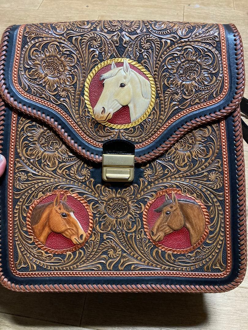 手作り？馬　彫刻　ショルダーバッグ　カバン　ウエスタン　革製品　アンティーク馬具