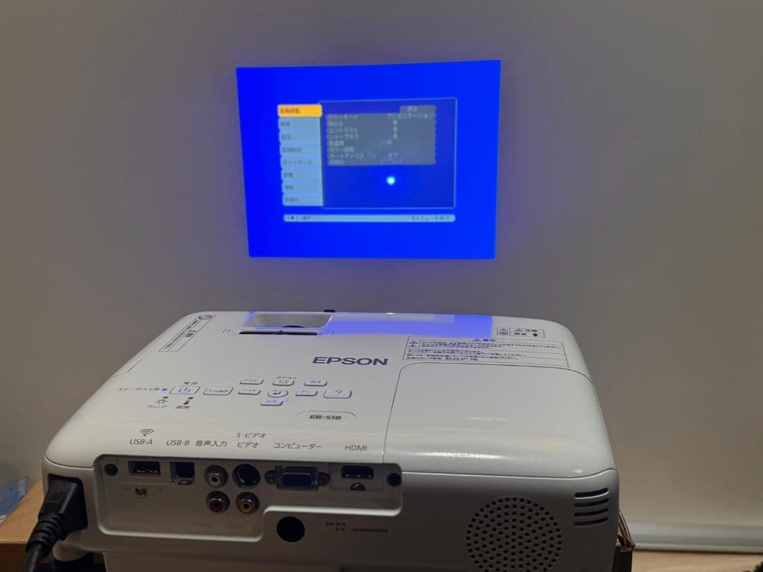 Epson EB-S18 プロジェクター 本体