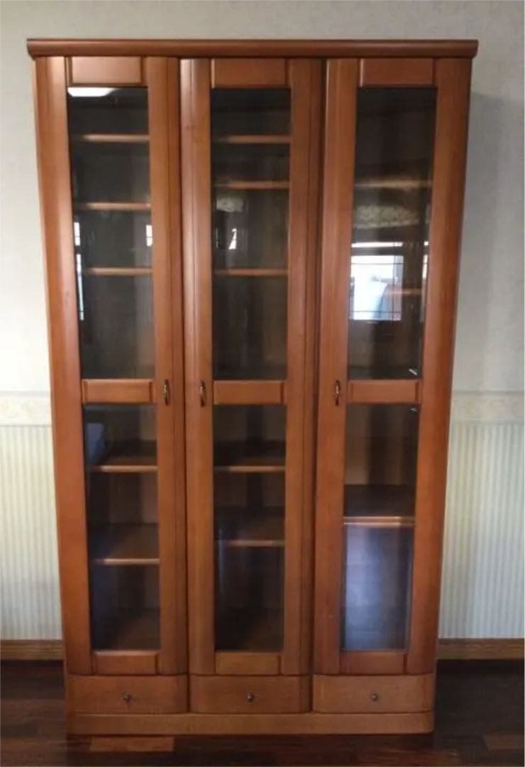 洒落た本棚、3ドア