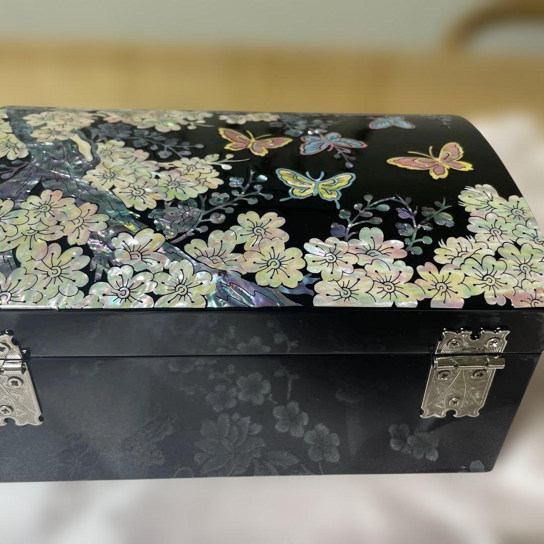 漆器 蝶と花の装飾 収納ボックス