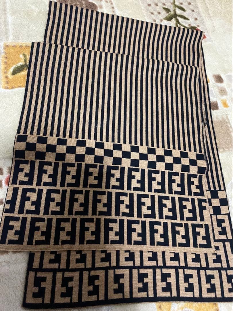 FENDI フェンディ　ズッカ柄　大判　ニットストール