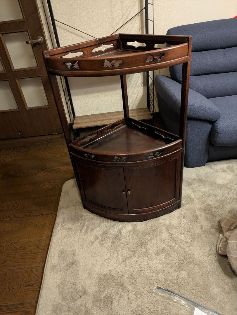 （引き取り専用）アジアン家具木製コーナーラック 彫刻入り