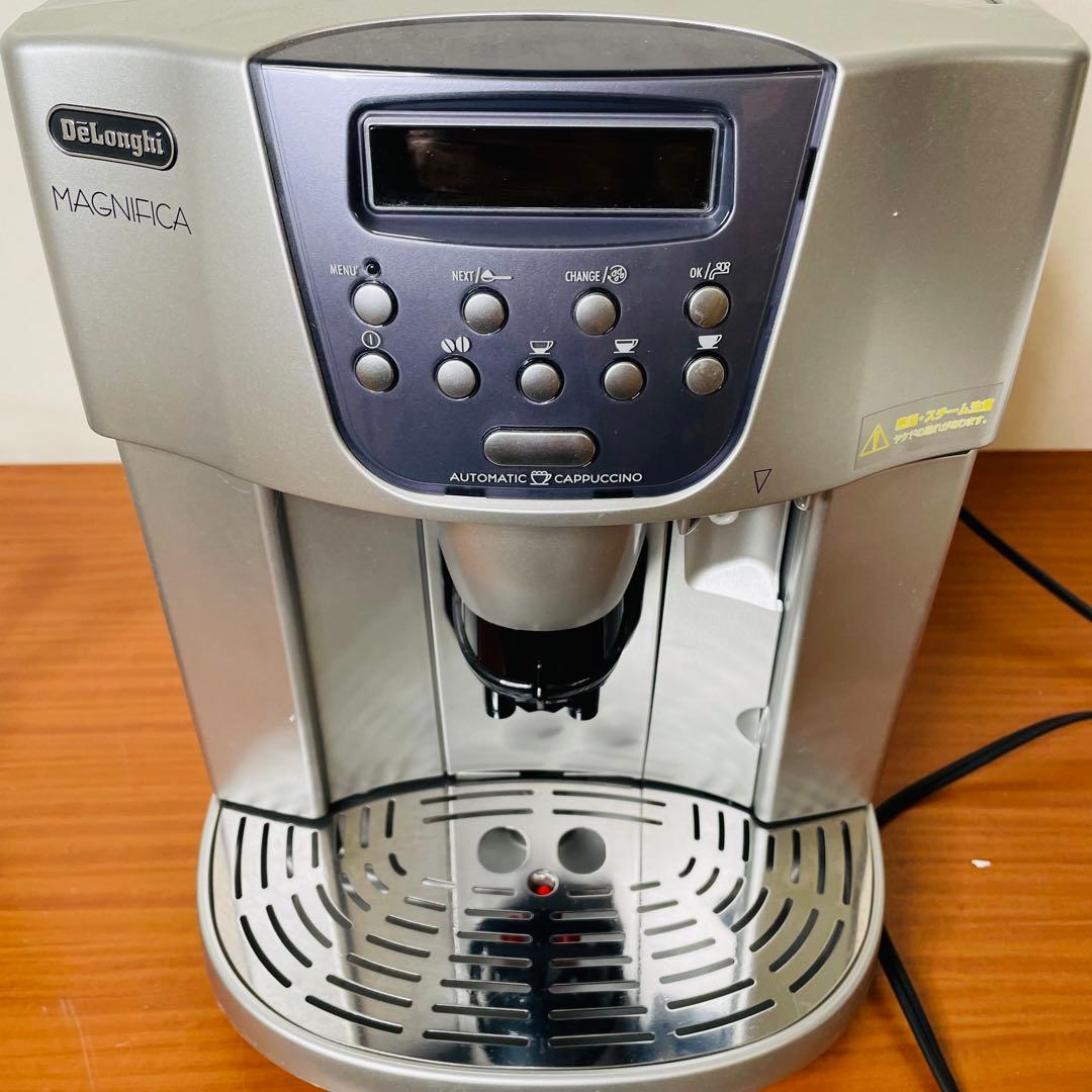 美品　デロンギ　全自動　エスプレッソマシン コーヒー　ESAM1500DK