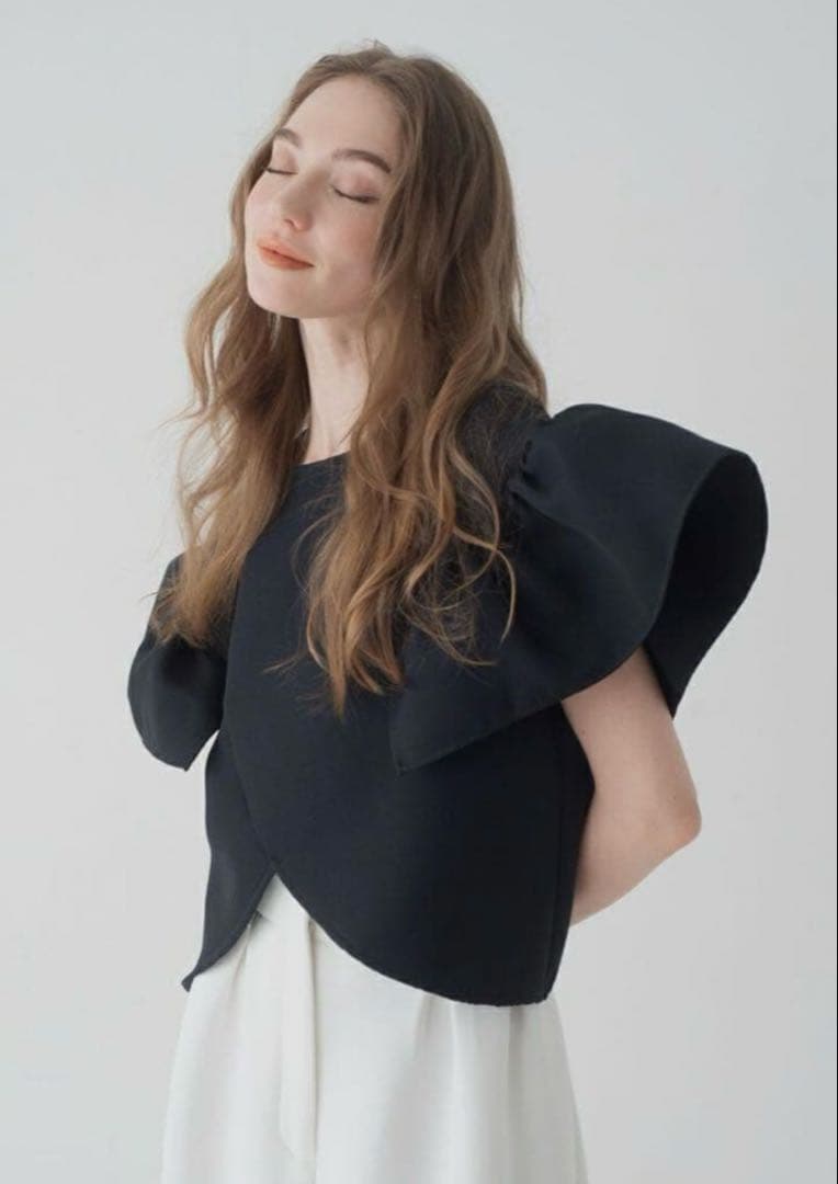 ほぼ新品　メゾンドドルチェmaison de Dolce. フィオーレトップス