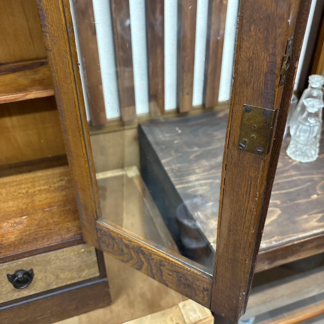 古い木製 ガラス扉キャビネット 古家具 飾り棚 収納棚 【送料込み】