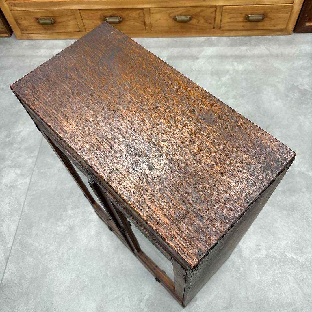 古い木製 ガラス扉キャビネット 古家具 飾り棚 収納棚 【送料込み】