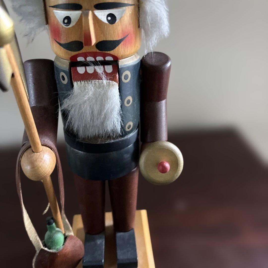 木製 くるみ割り人形 槍と鈴付き
