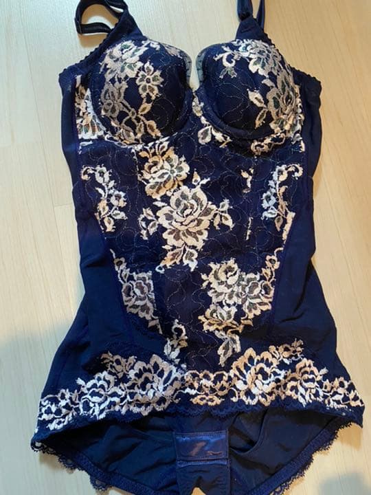 お値下げ！マルコ　リュミエス　ダイヤモンドネイビー　ネイビー　ボディスーツ