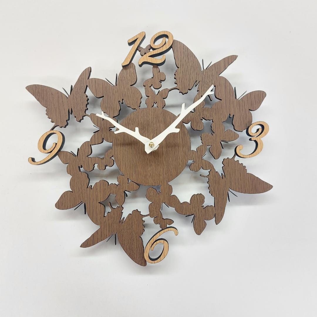 北欧風　立体的な蝶のデザイン木製掛け時計　静音タイプ