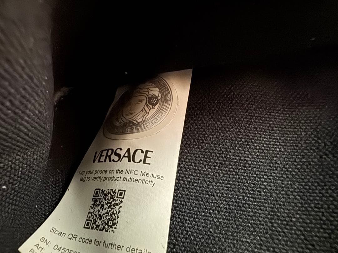 VERSACE スタッズ付き黒トートバッグ
