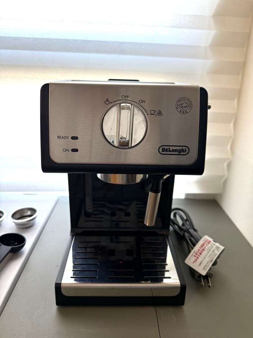 デロンギ　エスプレッソカプチーノメーカー　ECP3220J-BK