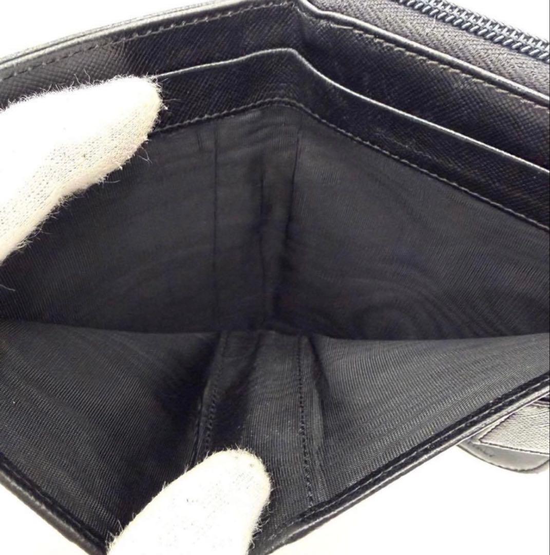 PRADA ブラック レザー 二つ折り財布　三角ロゴプレート