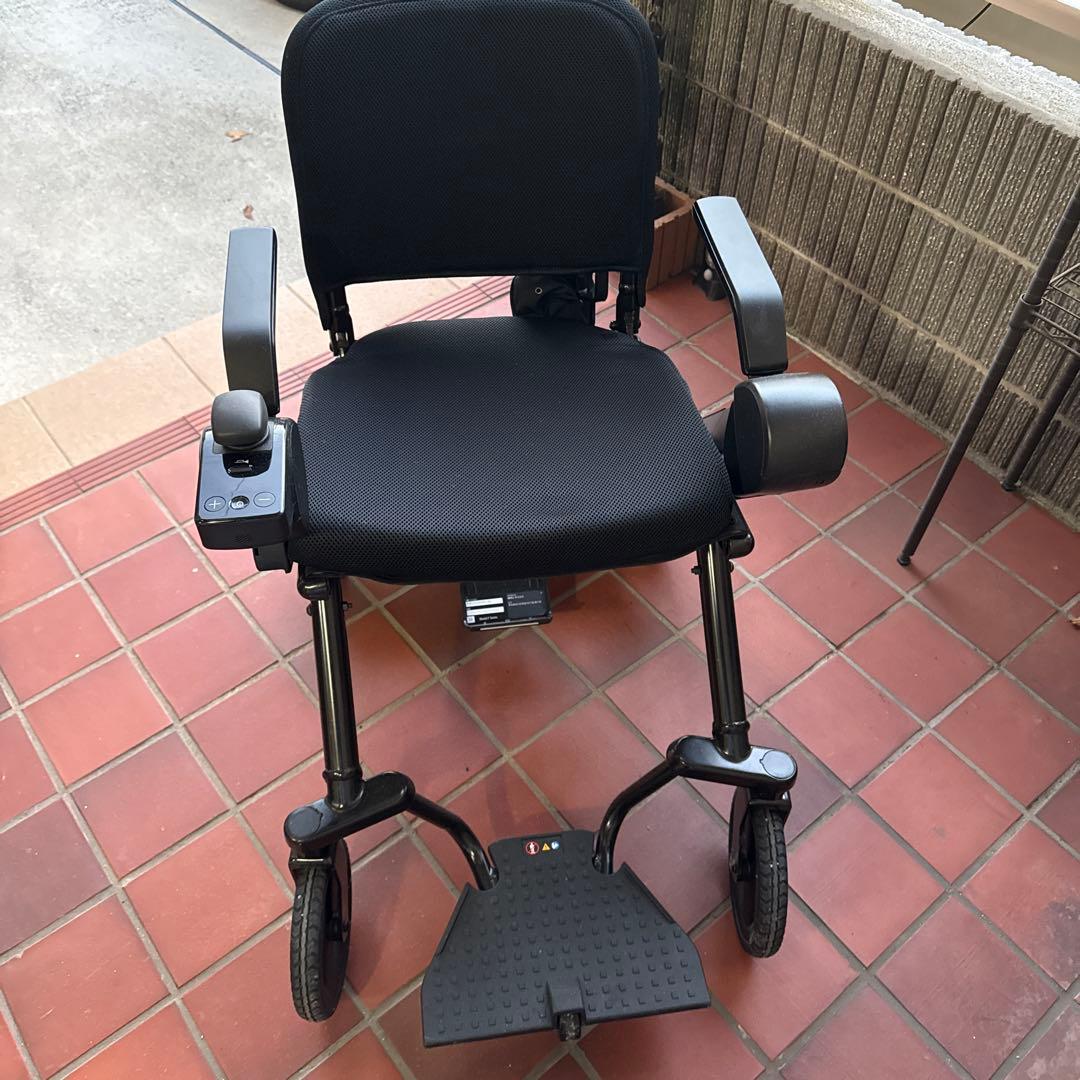 コンパクト電動車椅子 黒　Whill model F