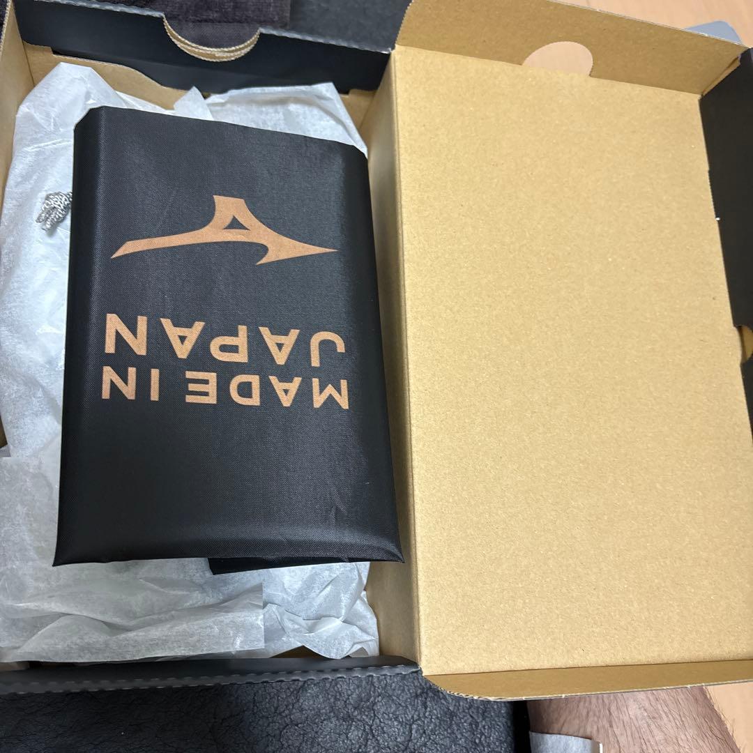 モレリアネオ4β PLATINUM SILVER PAC 26.0センチ