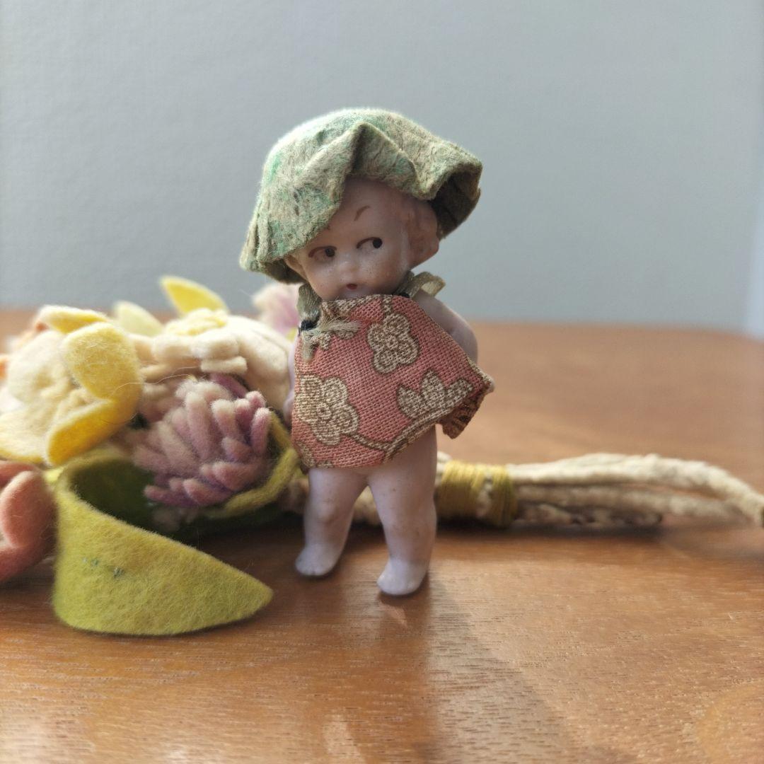 ドイツ　アンティーク　HERTWIG ミニチュアビスクドール　帽子を被った女の子
