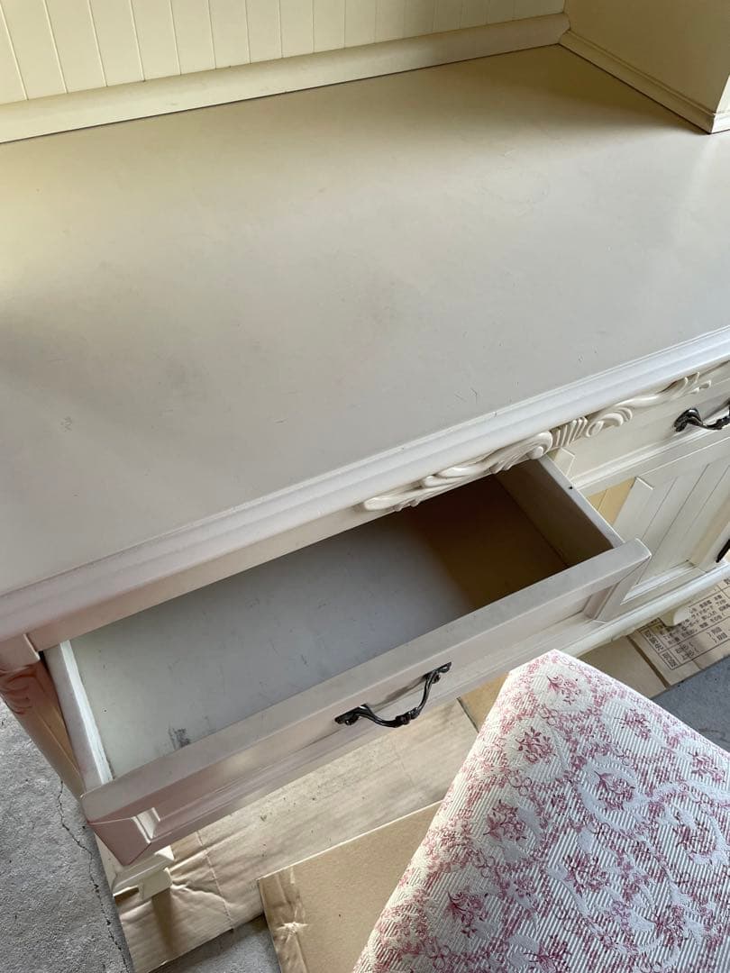 取りに来てくれる方限定！白い木製の学習机と椅子セット