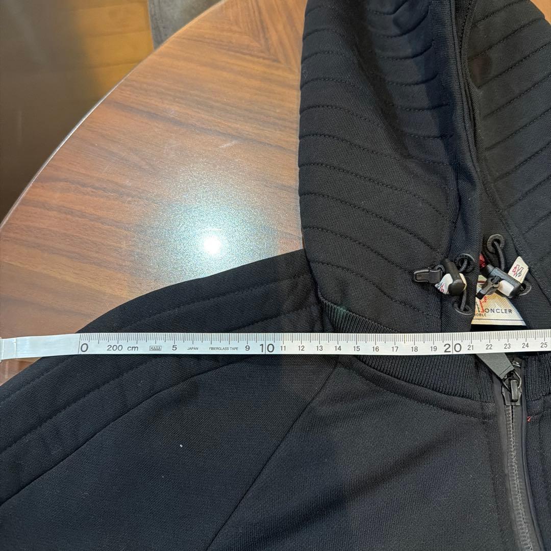 MONCLER ブラックパーカー フード付き