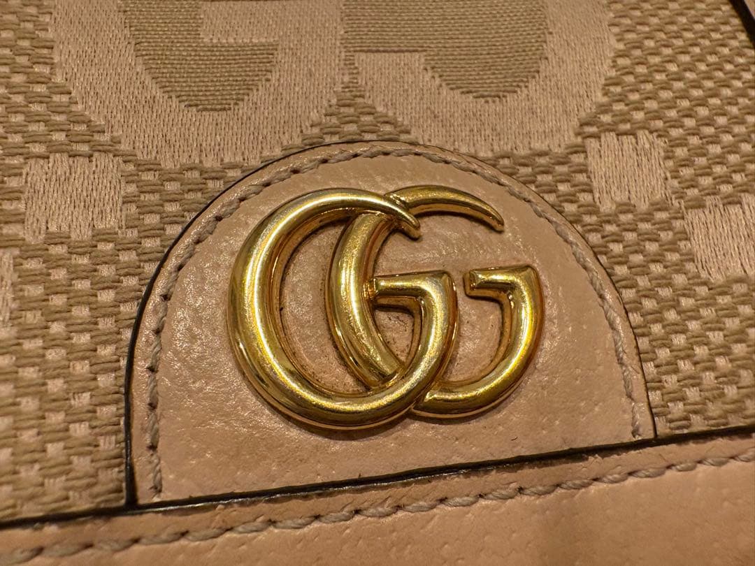 Gucci GGパターン 二つ折り財布 ピンク