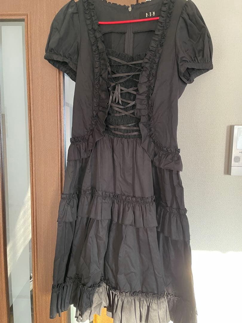 B.P.N 黒 フリル レースアップ ワンピース