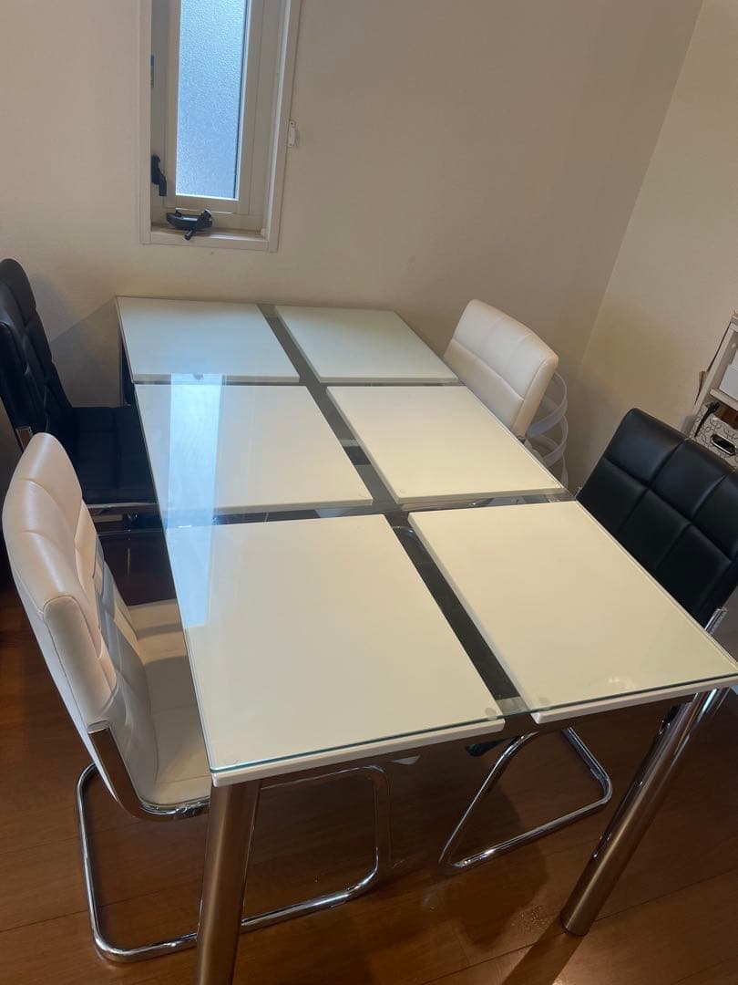 【引き取りのみ】ダイニングセット　ガラス製ホワイトダイニングテーブル