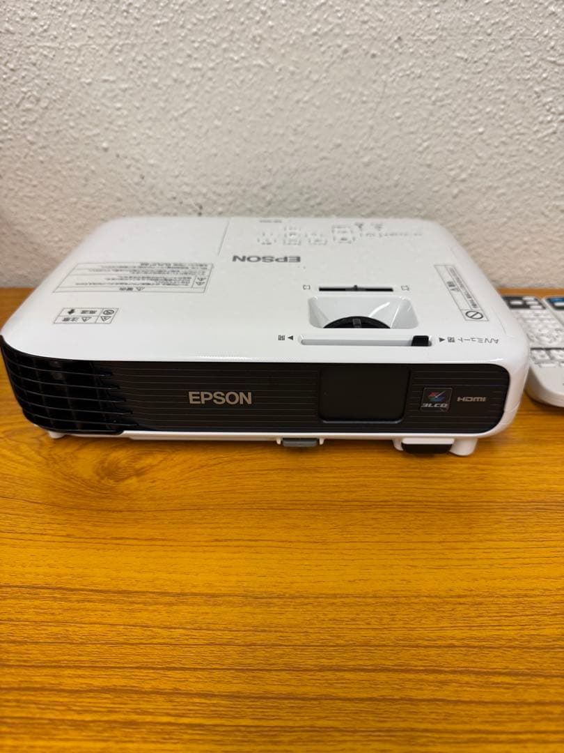 【全部揃って美品】EPSON EB-S04 プロジェクター 本体