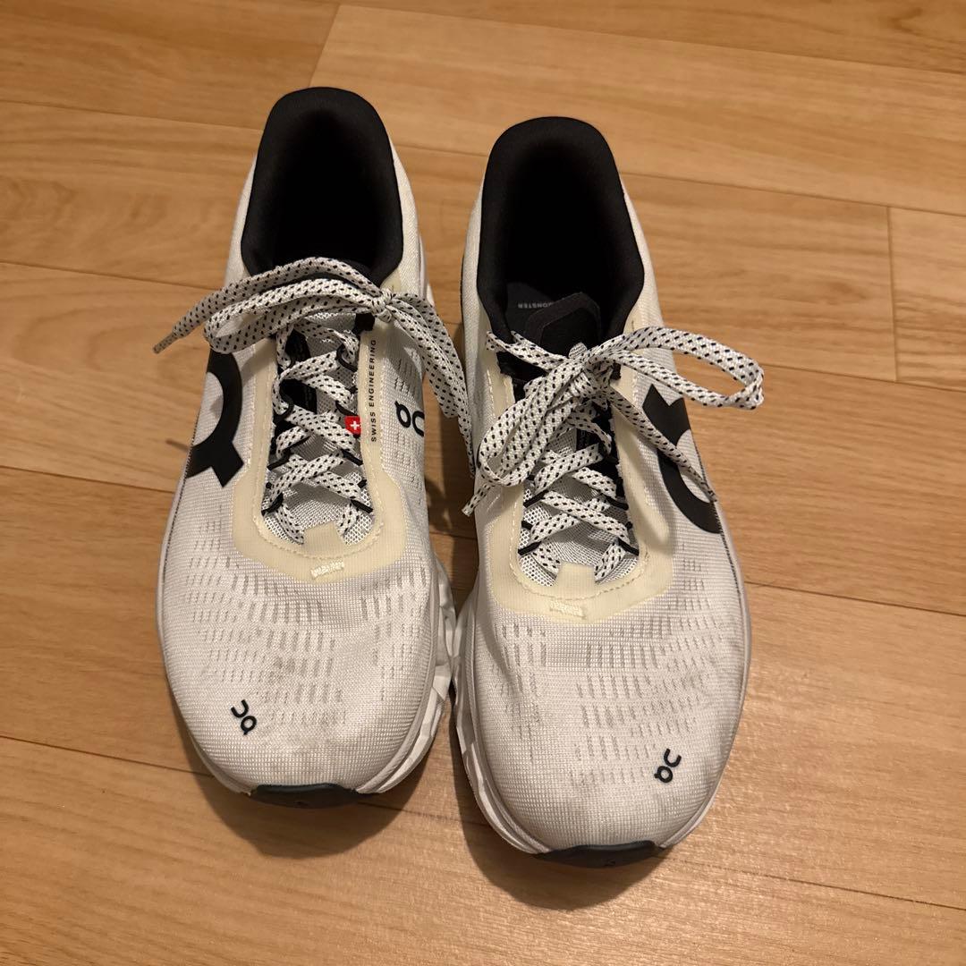 靴 On Running Cloud monster