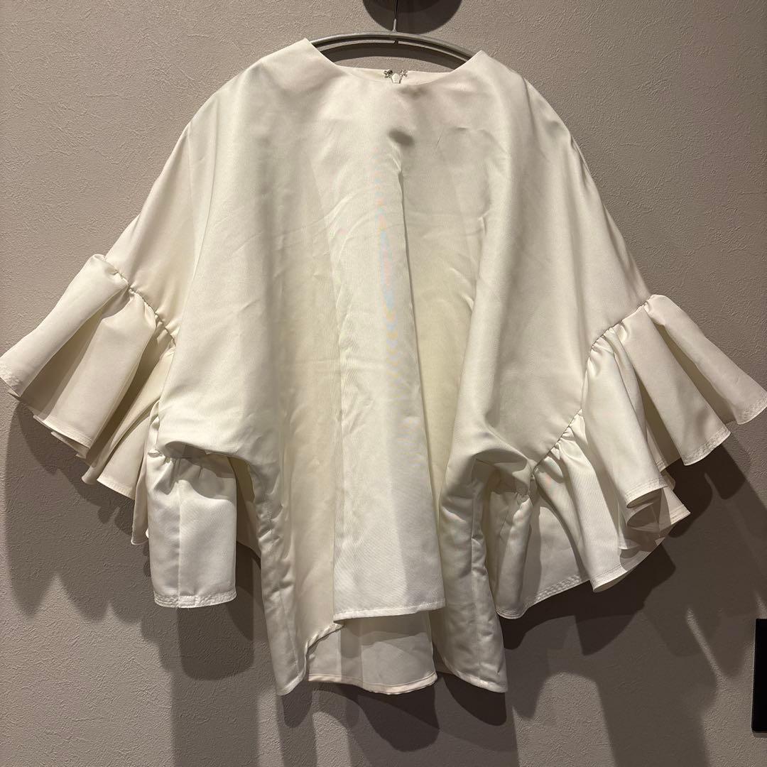 heve ドルマンスリーブラッフルブラウス