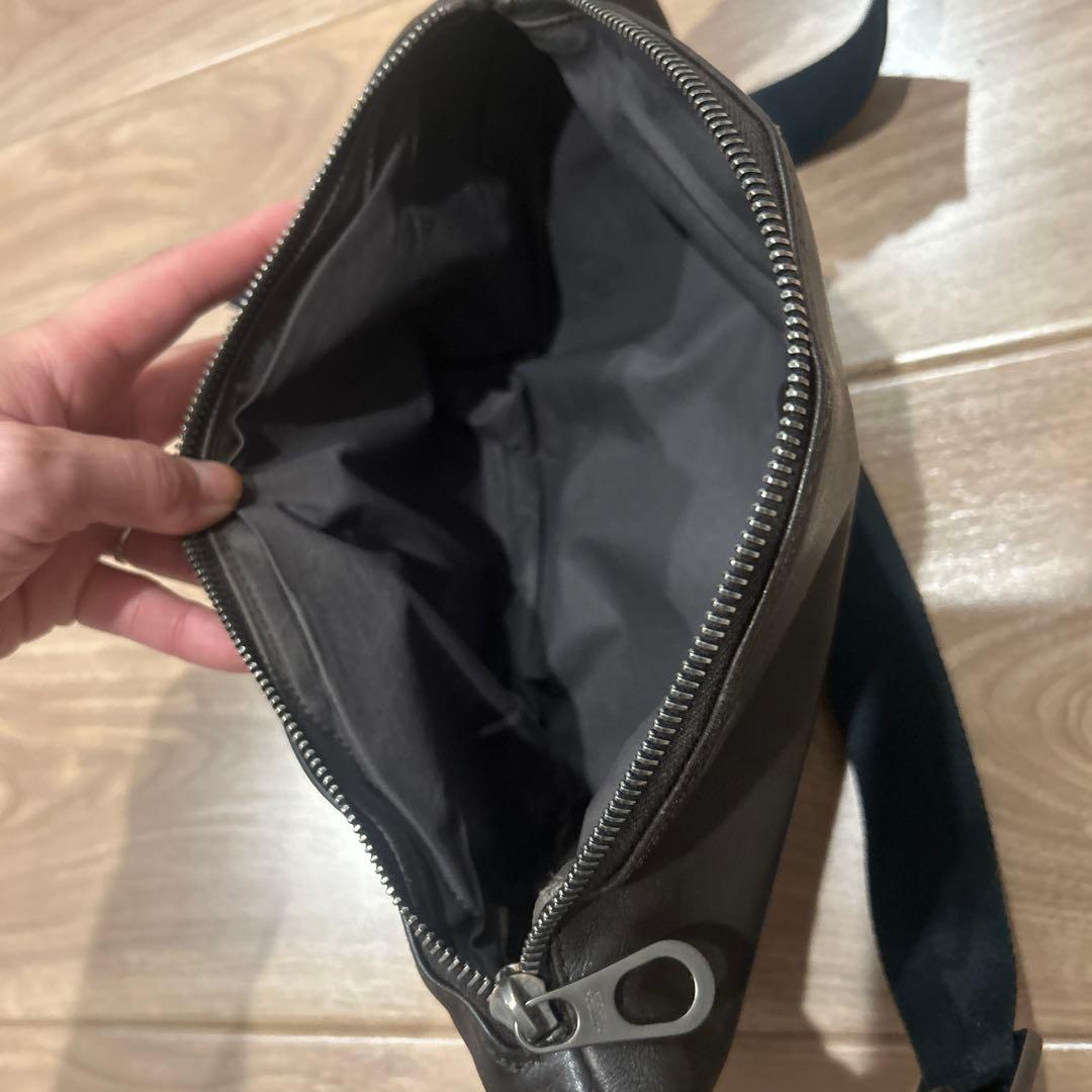 ポンチョです！！BOTTEGA VENETA ボディバッグ ダークブラウン