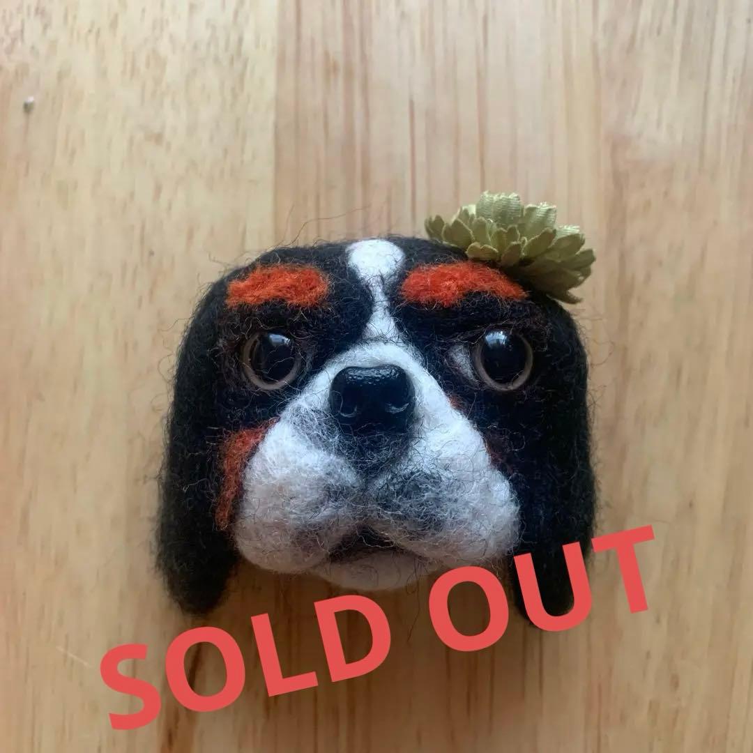 羊毛フェルト　ハンドメイド　ブローチ　犬のキャサリン