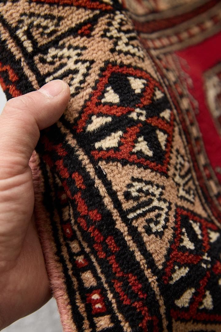 ヴィンテージラグ　トライバルラグ　ラホール産（108×78cm）赤　茶　黒