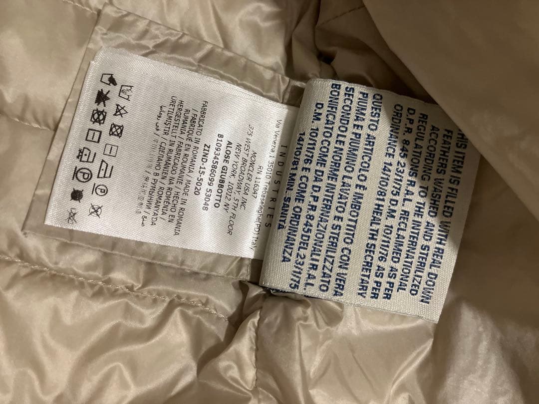 Moncler モンクレール　リボンテープノーカラーライトダウンジャケット