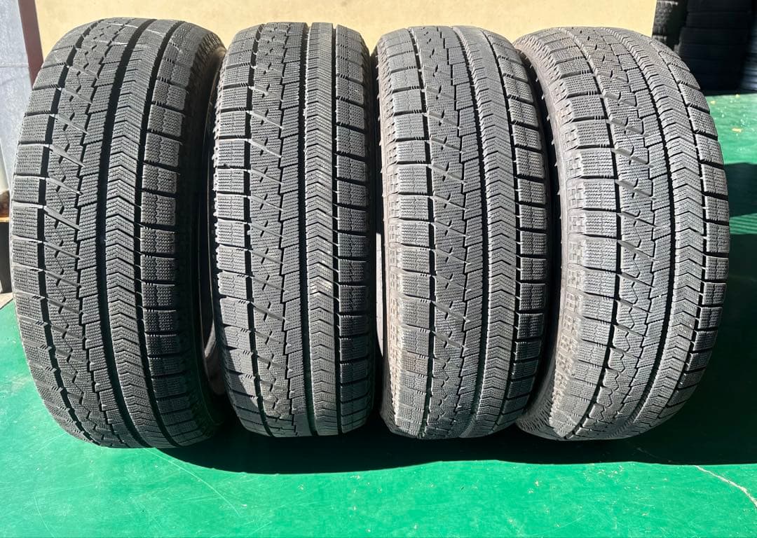 ブリヂストンBLIZZAK 215/60R16 VRX2 4本