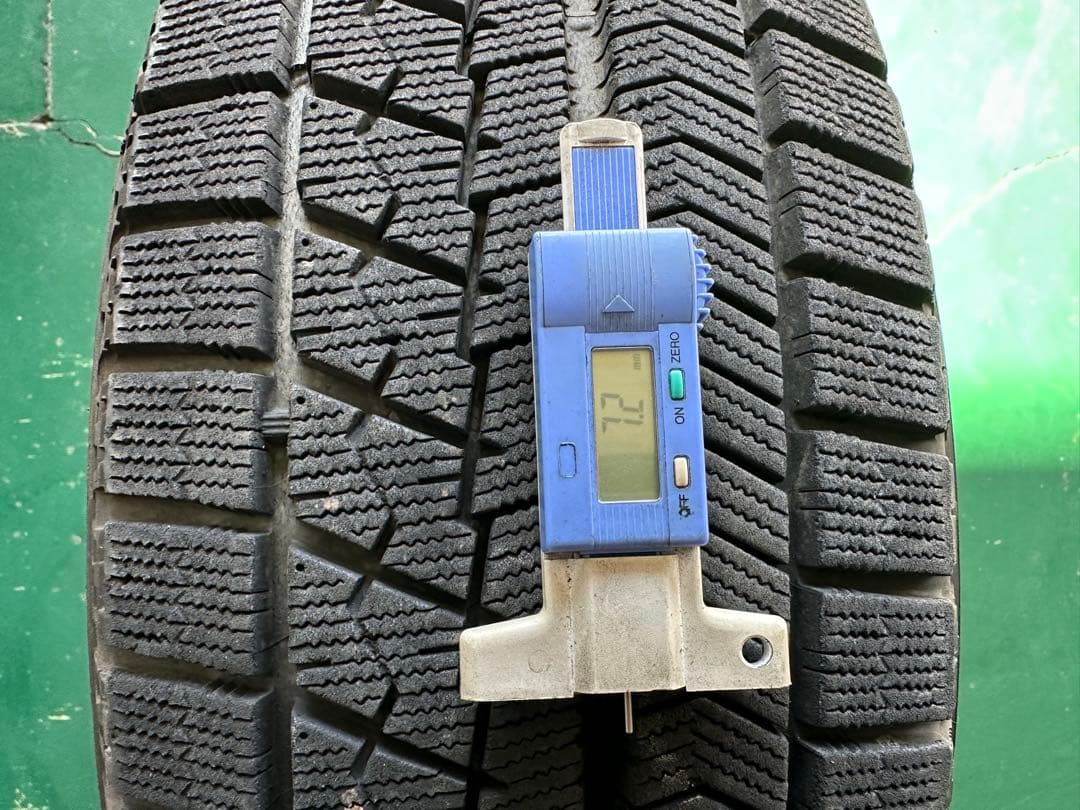 ブリヂストンBLIZZAK 215/60R16 VRX2 4本