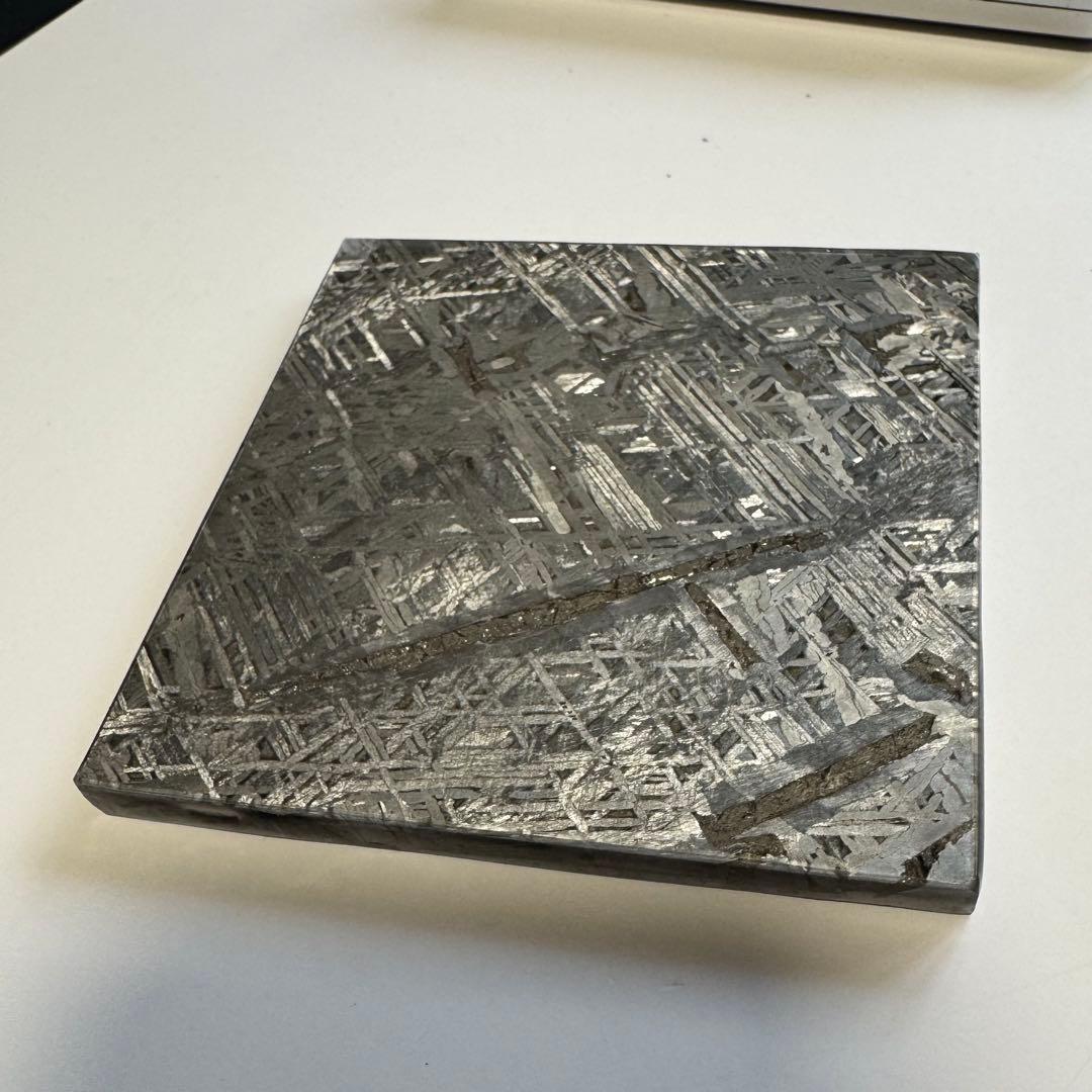 アルタイ隕石　高品質　標本　 396.2g メテオライト　立て付き 宇宙パワー