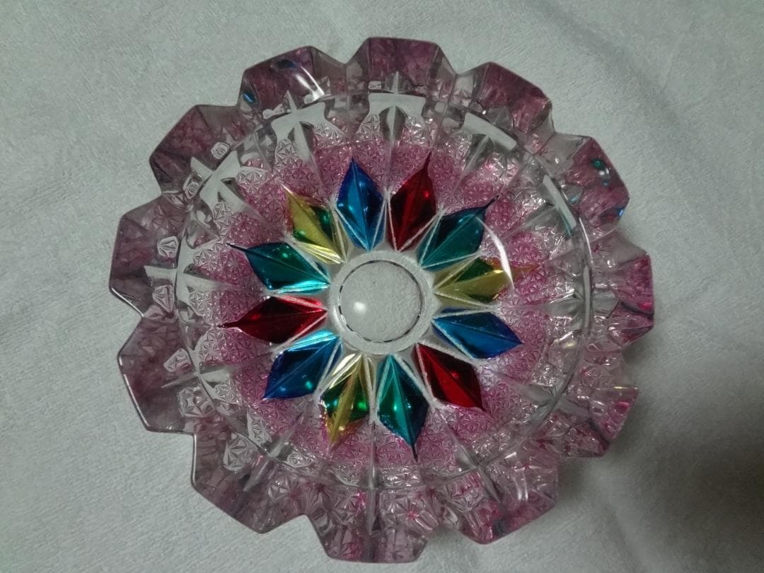 ガラス細工　　　クリスタルピンク灰皿細かいガラス模様       昭和調レトロ