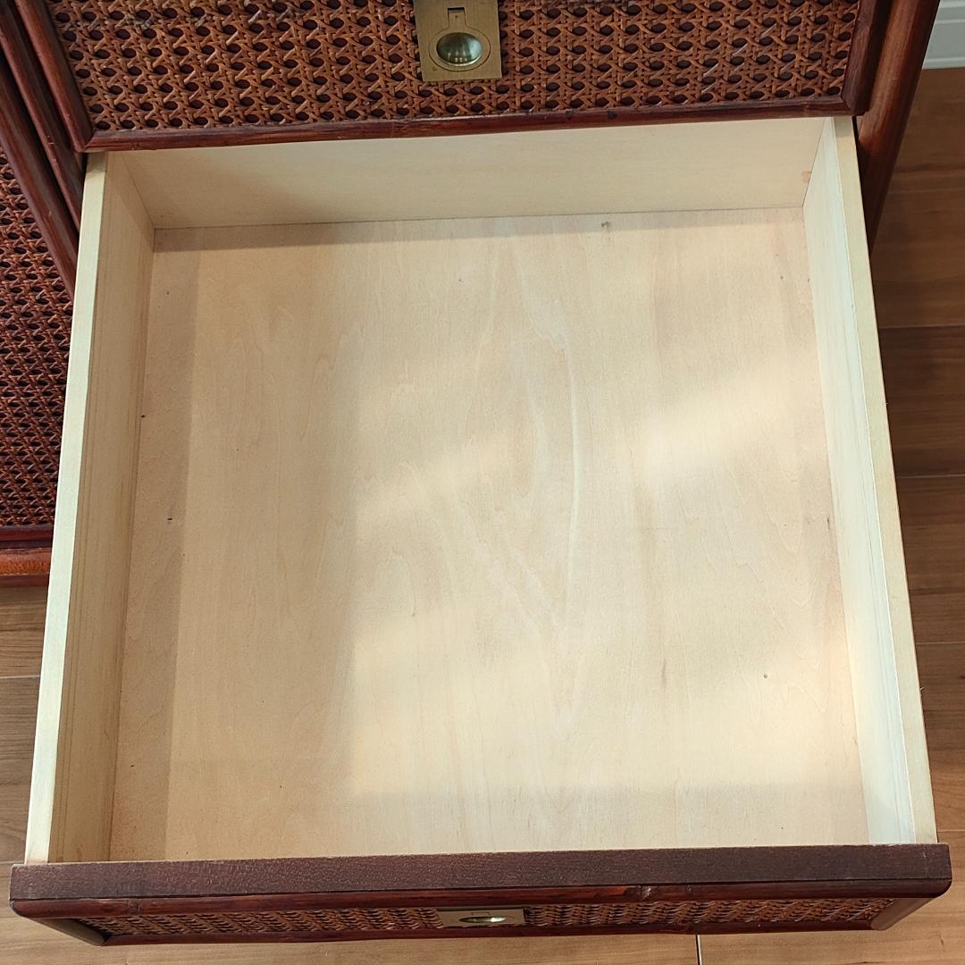 ラタン　チェスト　ガラス天板付き　サイドボード