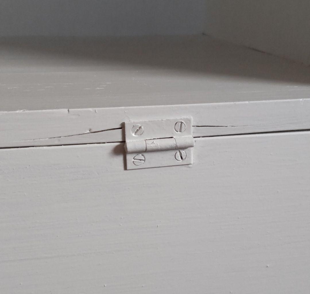 昭和レトロ　古いパタパタ扉の木製収納棚