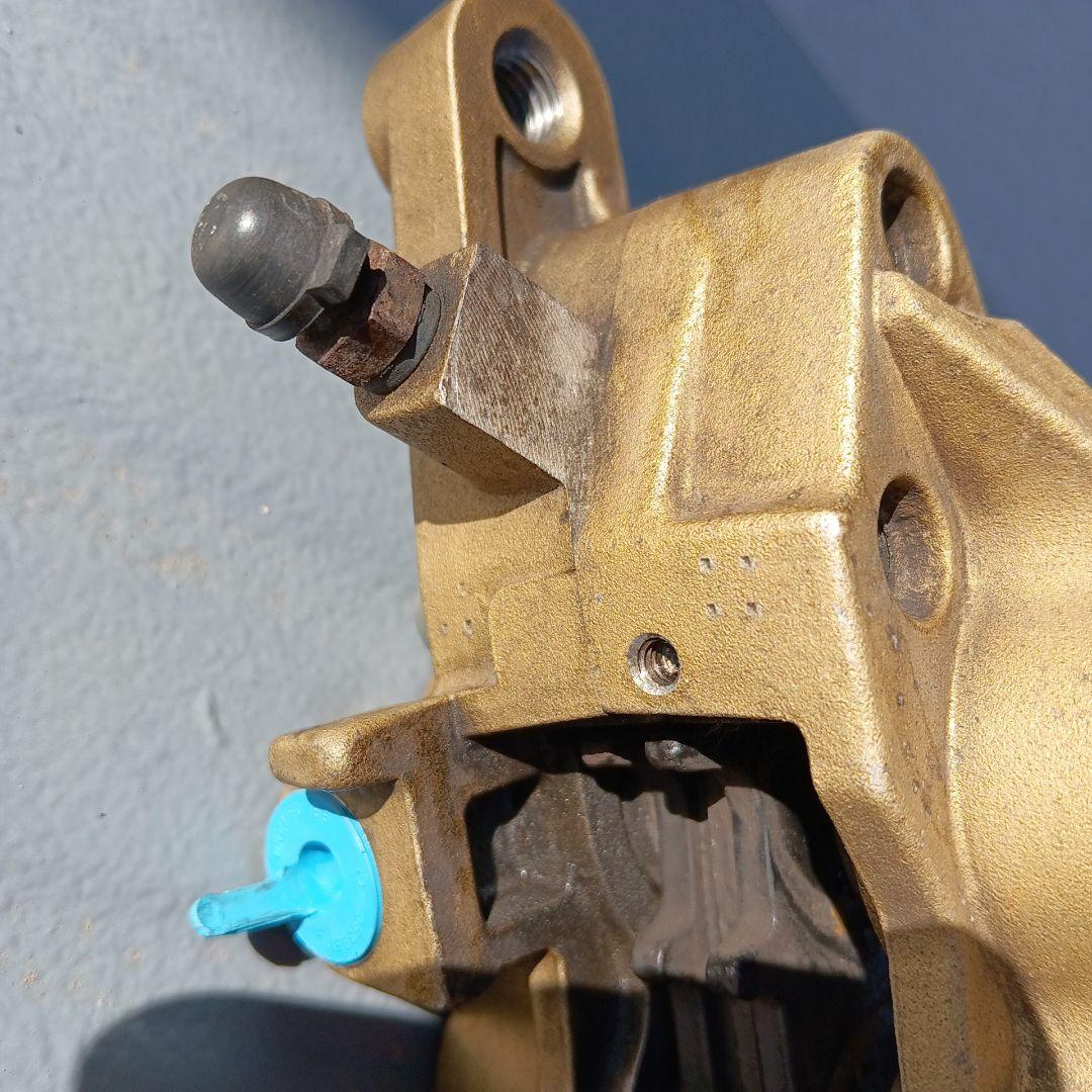 TOKICO ６ポットブレーキキャリパー左右セット