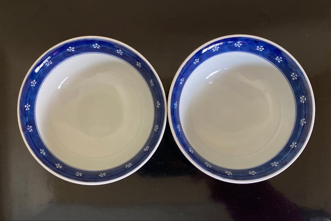 有田焼 源右衛門窯 染付梅地紋 高台 向付 盛鉢 飯碗 茶碗 2客