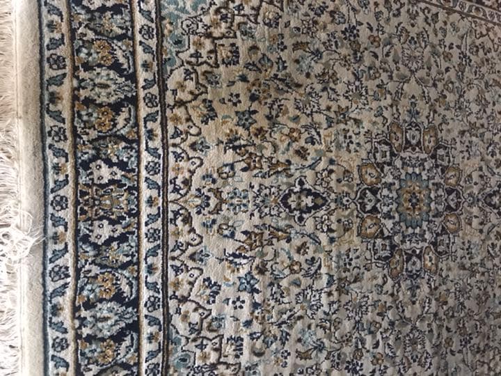 大きなイラン産ペルシャ絨毯　中古　240×200cm