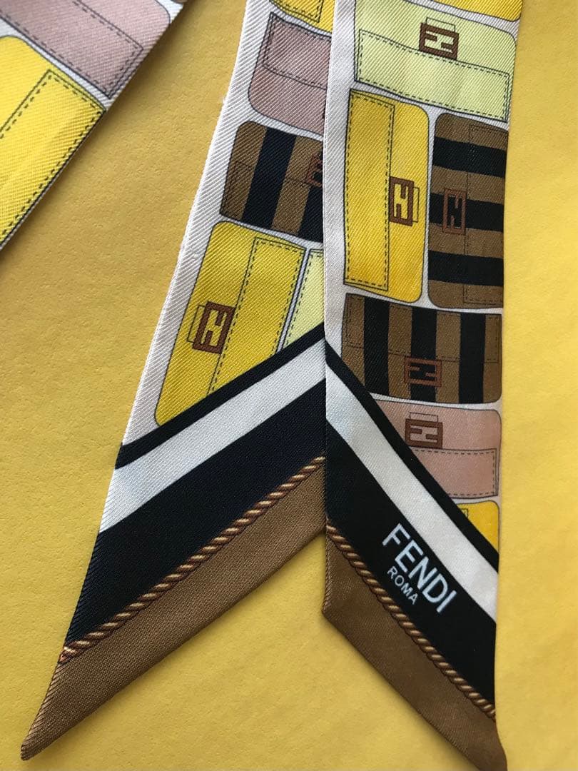 クリスマス限定お値引！美品FENDI シルクスカーフ パターンデザイン ラッピー