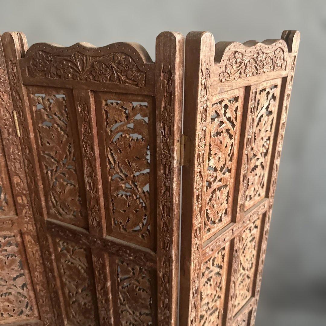 瞬間的お値下げ❣️小さめ木製彫刻入りパーテーション 4パネル