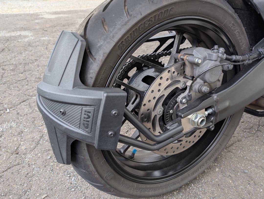 GIVIスプラッシュガード Tracer9GT用 RM2159+RM02 セット