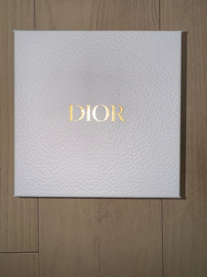Christian Dior Lady Dior ロータスウォレット　限定色