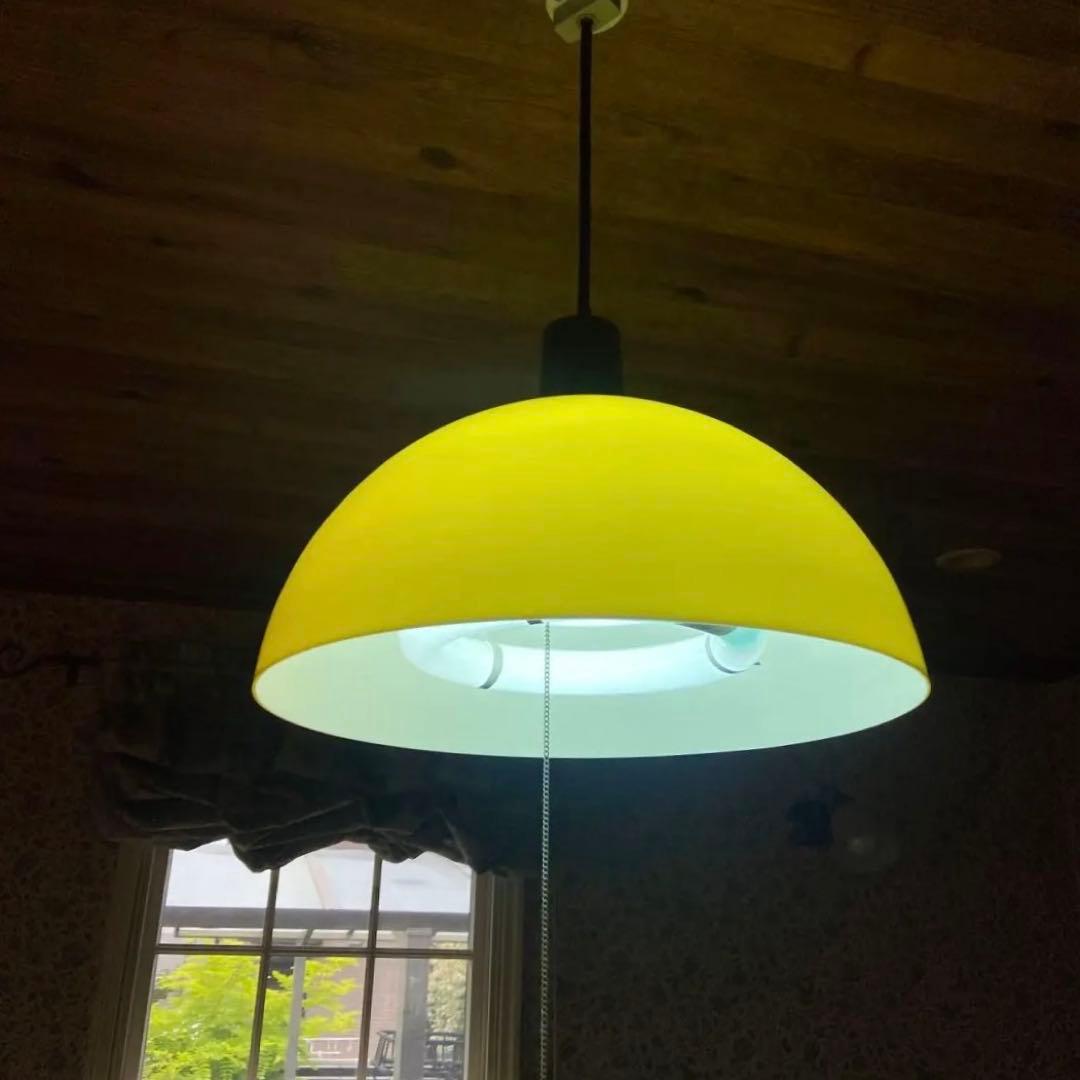 昭和レトロ　ペンダントライト　黄色いシェード　大きめの照明です。