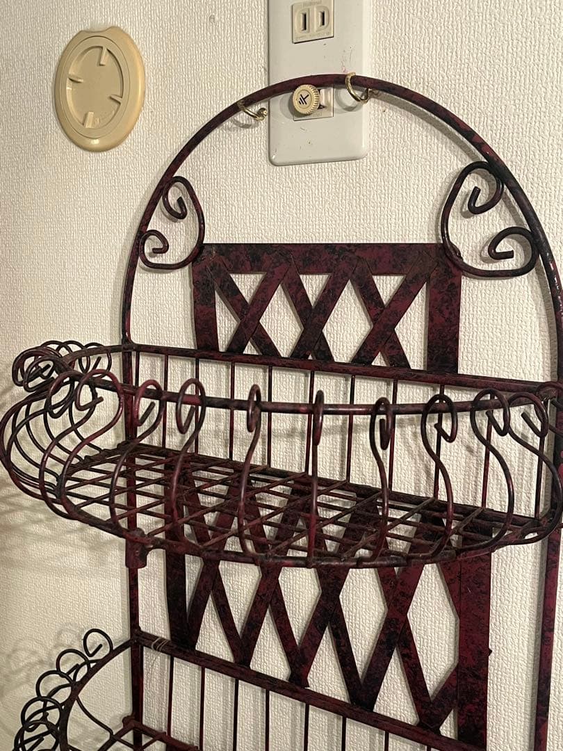 アンティーク ダークレッドの3段壁掛けラック