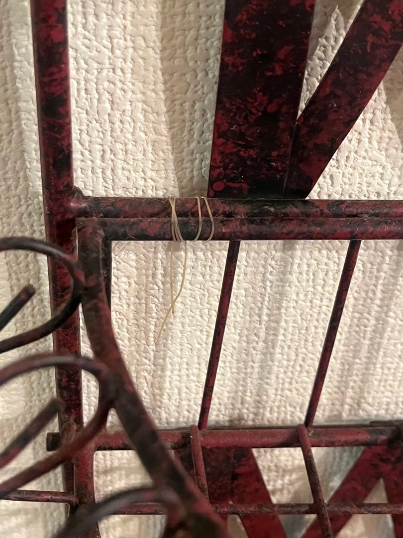 アンティーク ダークレッドの3段壁掛けラック